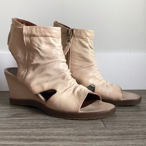 Mjus Peep-Toe Wedge